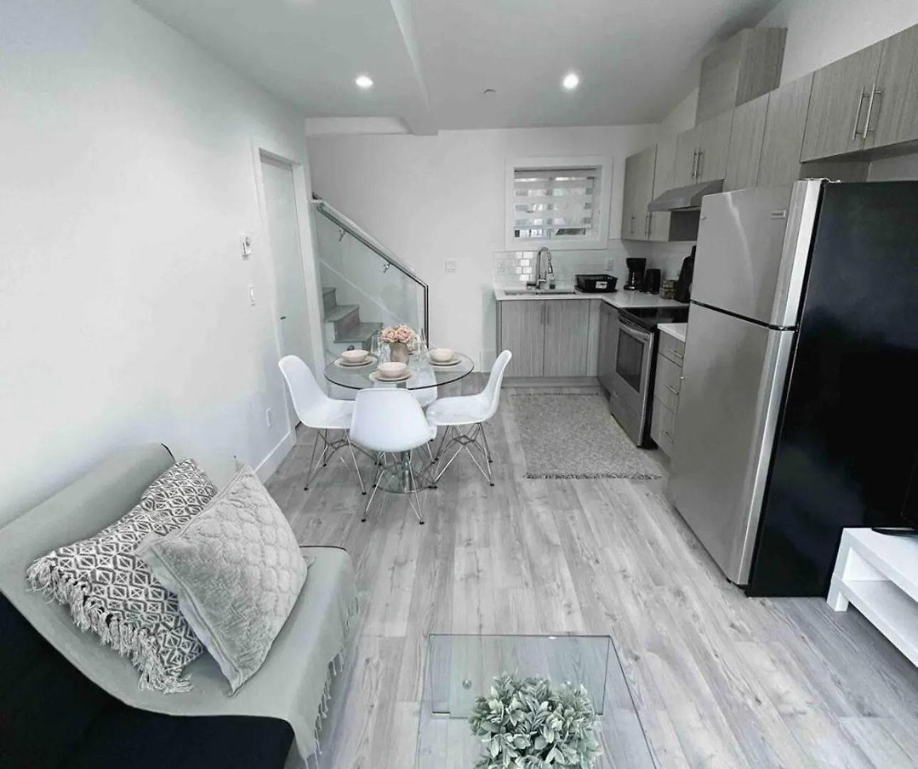 Modern Home In Vancouver Close To Downtown And Airport